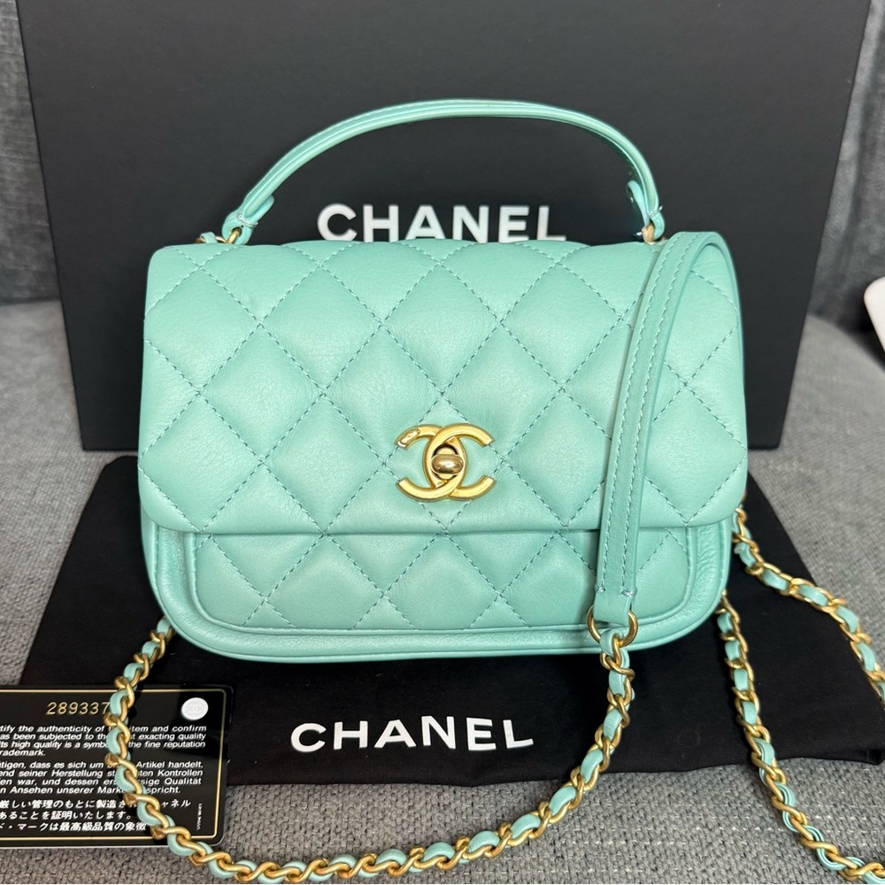CHANEL CC flap bag pearly turquoise - Picture 1 of 10